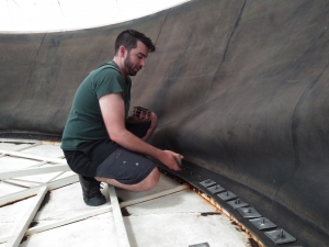 Rob Ronci preparing dry-run inflation of the lung at SAM, Biosphere 2
