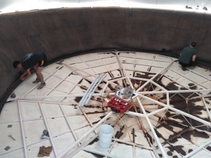 Trent Tresch, Rob Ronci preparing dry-run inflation of the lung at SAM, Biosphere 2