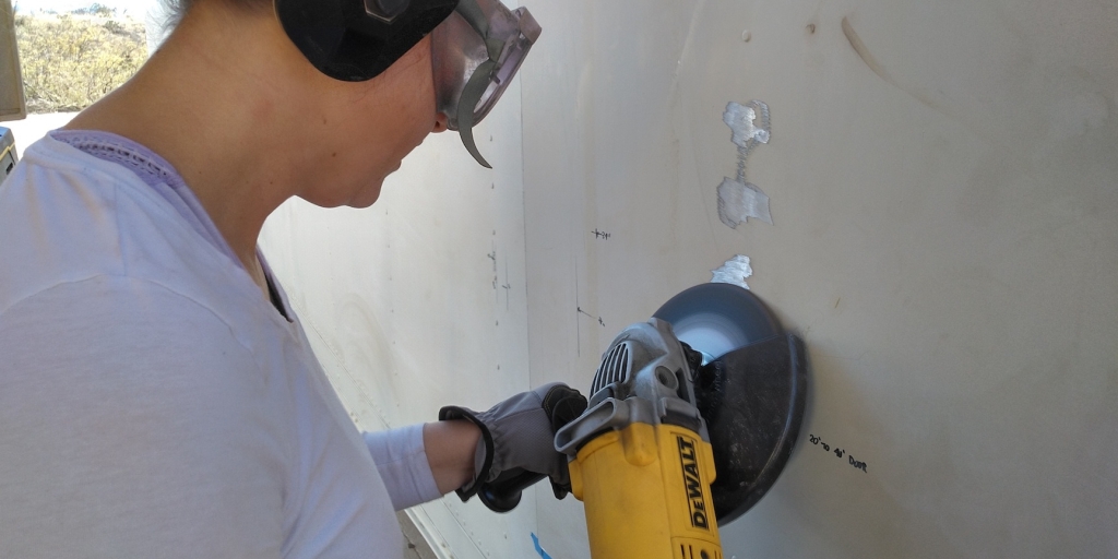 Luna Powell removes rivots at SAM, Biosphere 2