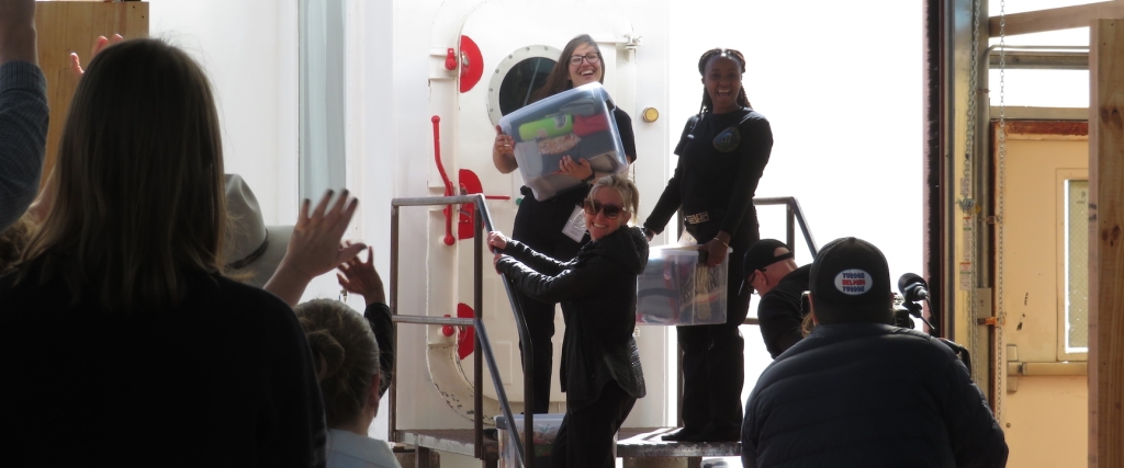 Crew Imagination I enters SAM at Biosphere 2 for a six days Lunar mission.