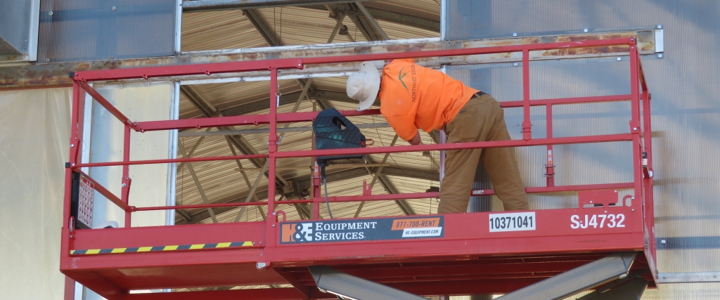 Matthias Beach installing polycarbonate panels at the SAM Mars yard, Biosphere 2